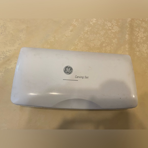 GE Electric Knife Carving Set Model
106612 With Bread & Meat Blades +
Fork - Picture 3 of 3